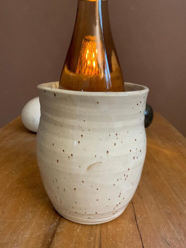 Vase blanc moucheté